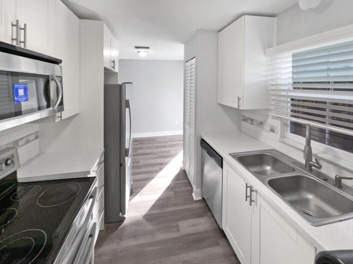 Building Photo - 409 Coconut Ave E