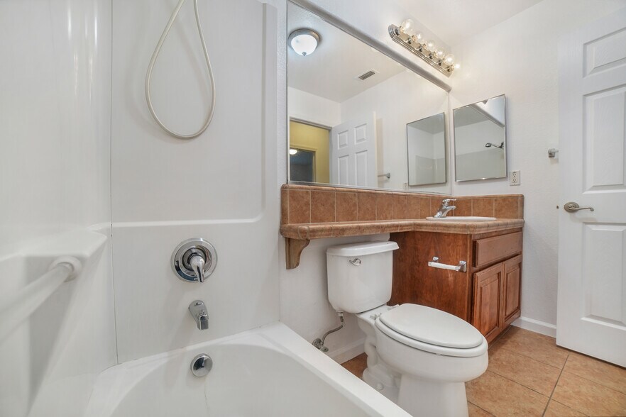 Building Photo - 10849 Brookfield Ave