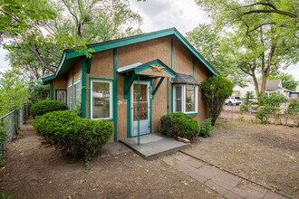 Building Photo - Quaint 2 Bed 1 Bath House in 80907!!