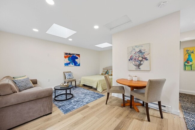Building Photo - 742 N 90th St