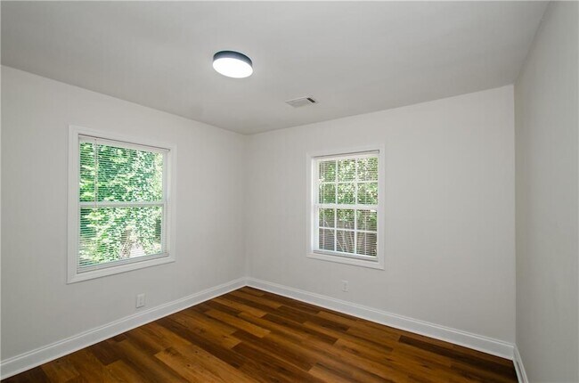 Building Photo - 4244 Lindsey Dr