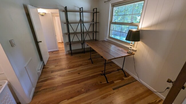 Building Photo - 2/2 Mtn Top Getaway - Huge Screened Porch w/ Stone Fireplace