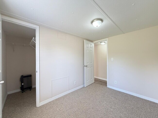 Building Photo - 10580 SW 105th Ave