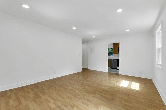 Building Photo - 179A Christie Heights St