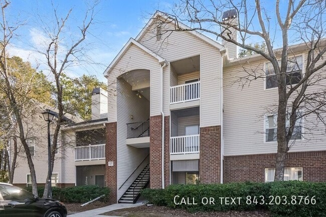 Building Photo - 2011 N Hwy 17