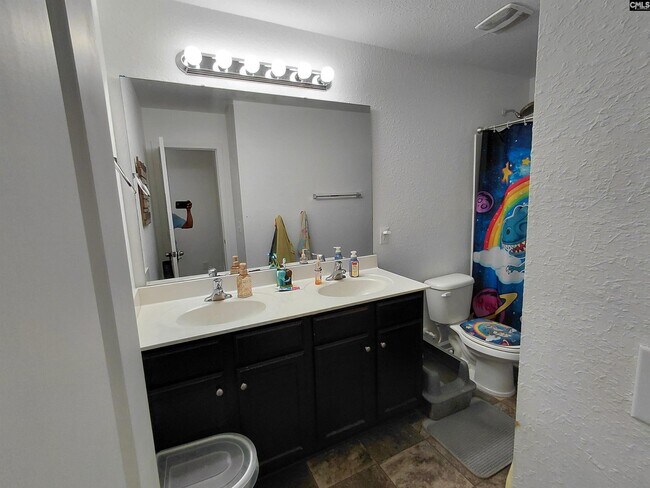 Building Photo - 836 Chariot Way