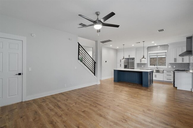Building Photo - 1203 Thackeray Ln