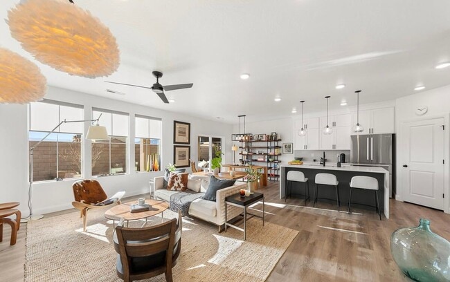 Building Photo - Beautiful Desert Color Home