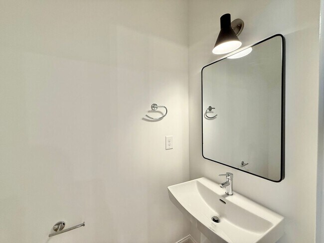 Building Photo - Newly Built 4BD, 3.5BA Northeast Raleigh T...