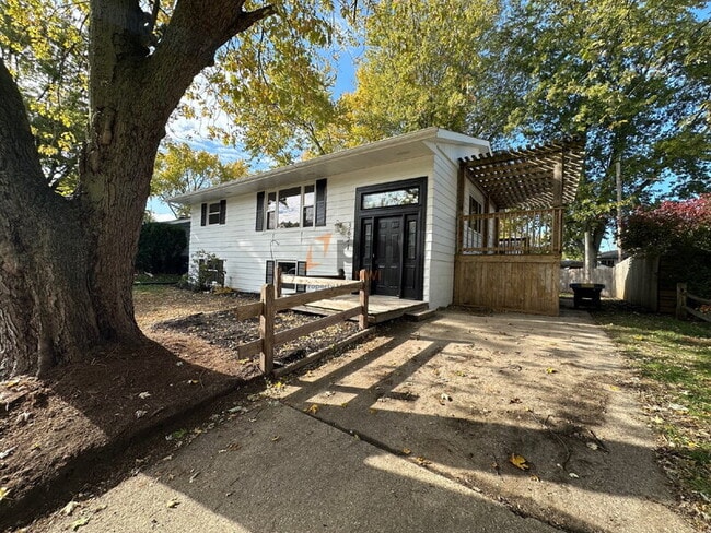 Primary Photo - 3621 Windsor Rd