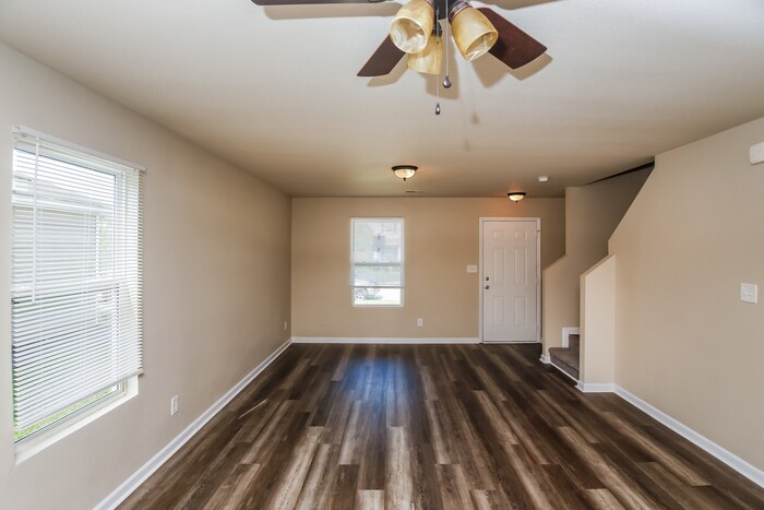 Building Photo - 321 Counter Point Dr