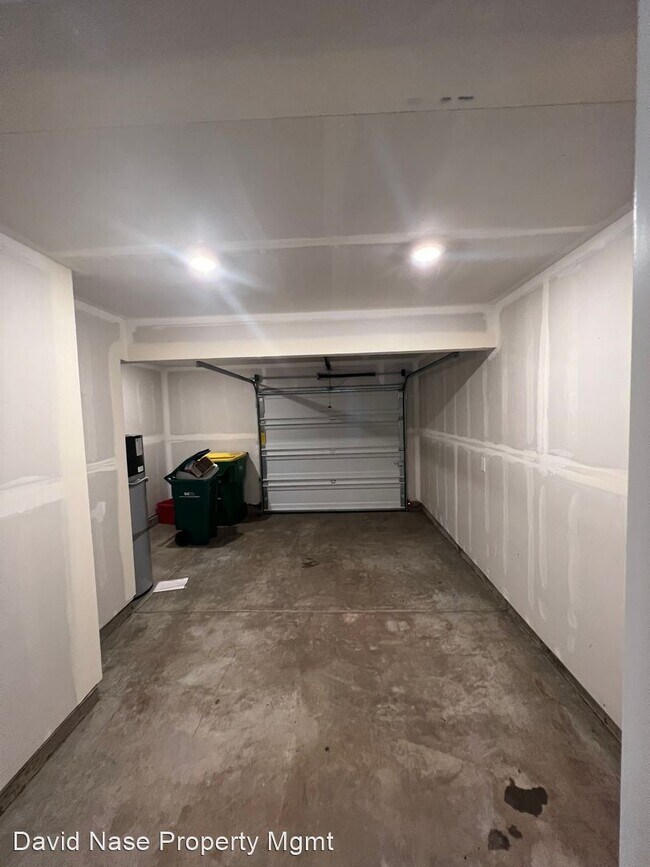 Building Photo - 4 br, 3.5 bath House - 17022 SW Lemongrass...