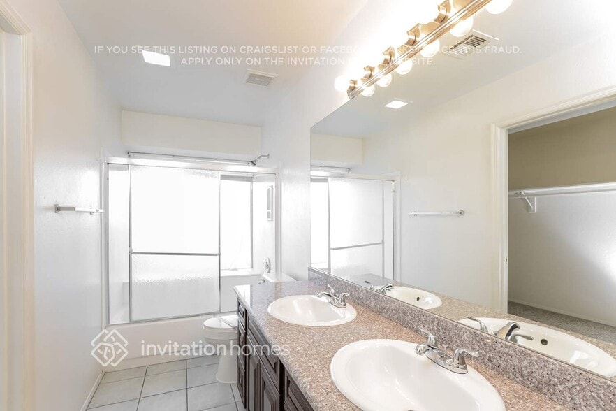 Building Photo - 4461 W Yorkshire Dr
