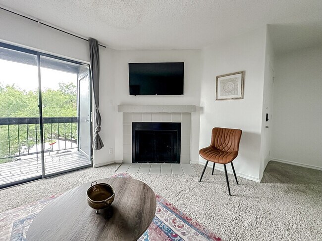 Building Photo - 1071 Clayton Ln