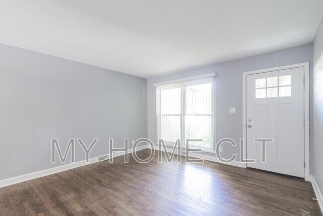 Building Photo - 3331 Erskine Dr