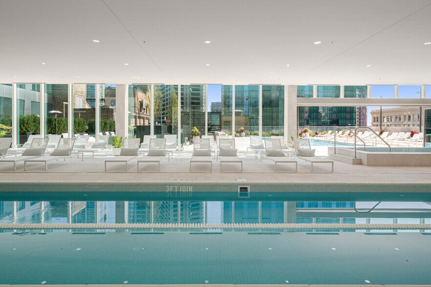 Building Photo - 1000 S Michigan Ave