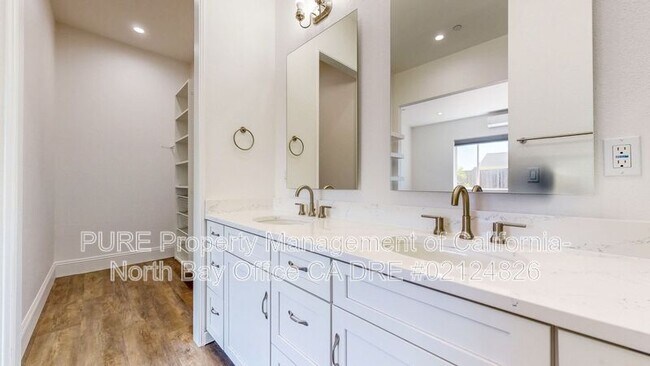 Building Photo - 1340 Miller Dr