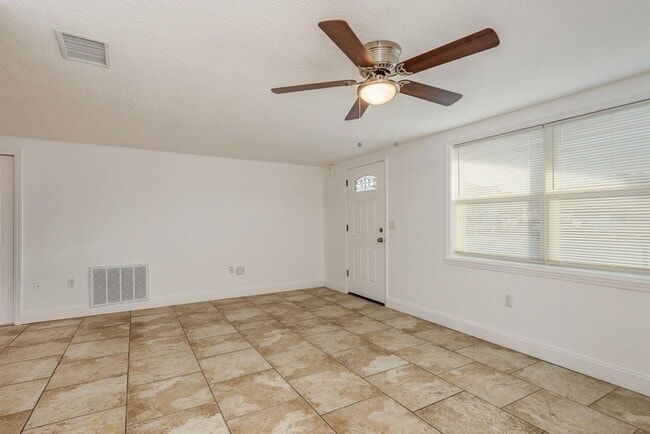 Building Photo - 4233 Belle Isle Ct