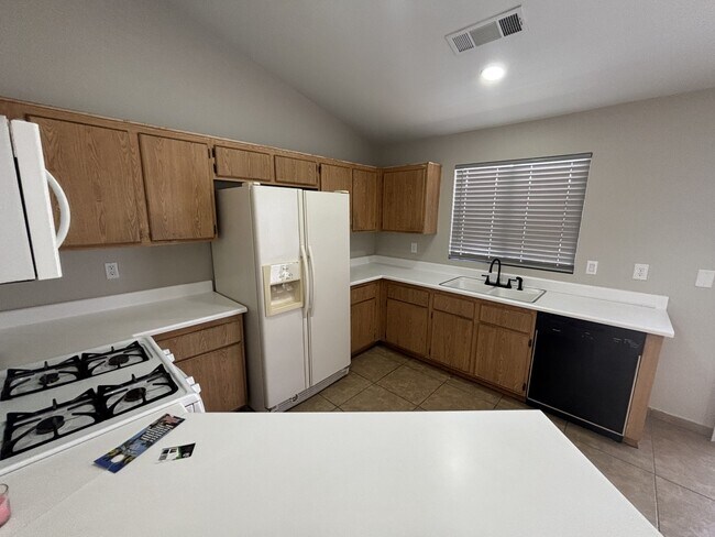 Building Photo - 4156 Abrams Ave