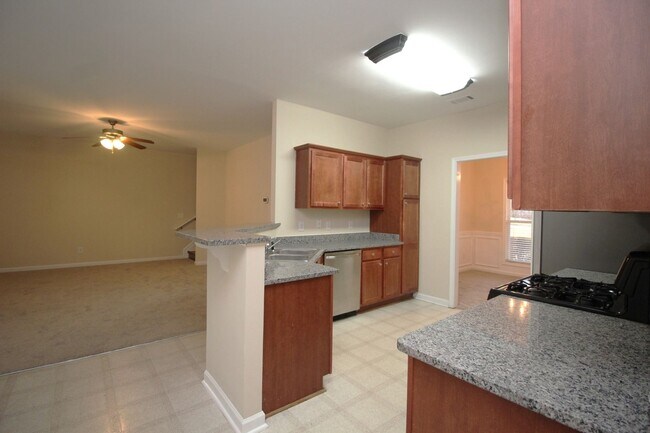 Building Photo - Walking distance to Downtown Sugar Hill!