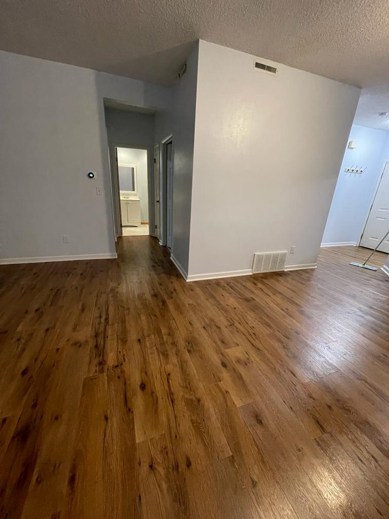 Building Photo - 4803 Foxwood Dr S