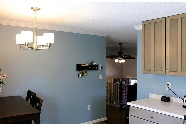 Building Photo - 13 Laurana Ln