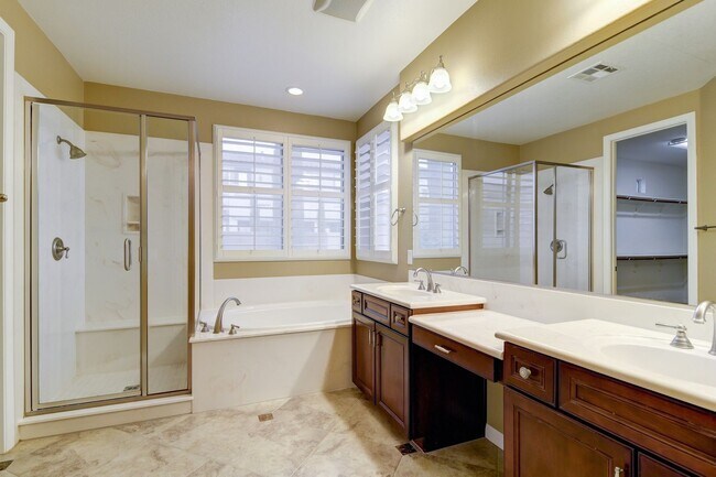 Building Photo - 519 Las Ocas Ct