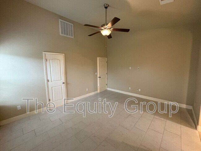 Building Photo - 4201 W Wren Ave