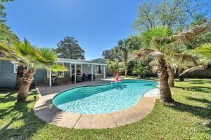 Building Photo - 270 Beachview Dr NE