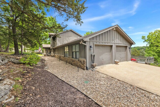 Building Photo - 13014 Schoolhouse Dr