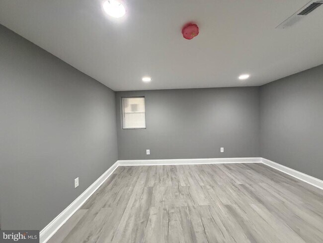 Building Photo - 3427 Dupont Ave