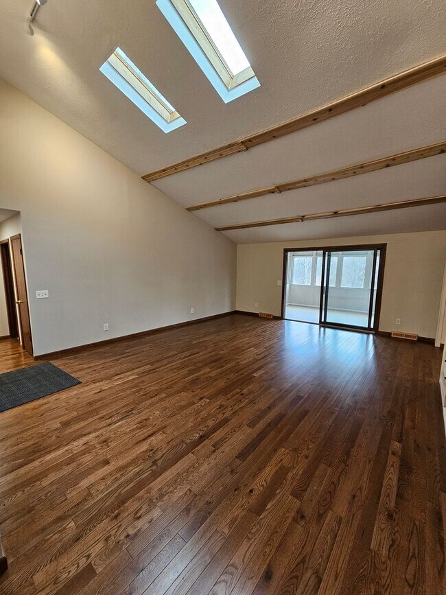 Building Photo - Remarkable 5 Bedroom Home For Rent in Mentor