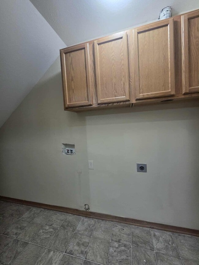 Building Photo - Affordable rental!!!