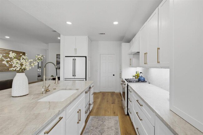 Building Photo - 1833 Paradise Ridge Dr