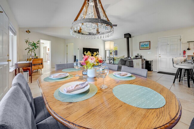 Building Photo - 323 Bodmer Ln