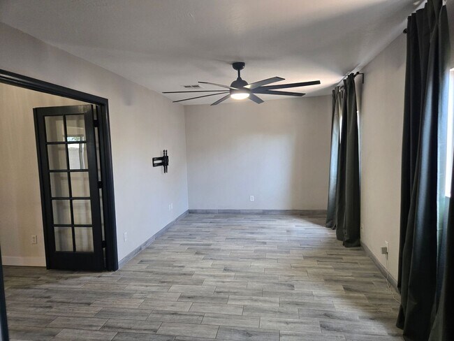 Building Photo - Coming Soon! ?Beautiful 4 bed, 2 bath Home, NO HOA! (Available 05/15/26)