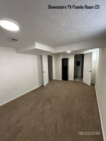 Building Photo - 724 E Dalton Ave
