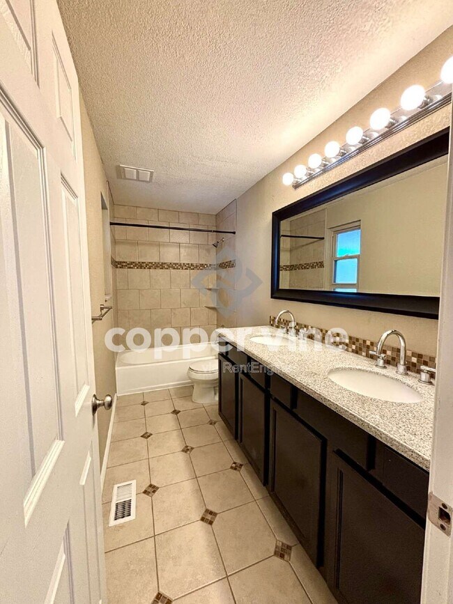 Building Photo - 13145 Hazel Ct