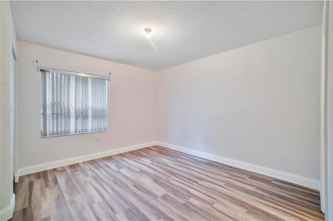 Building Photo - 6373 Landings Way