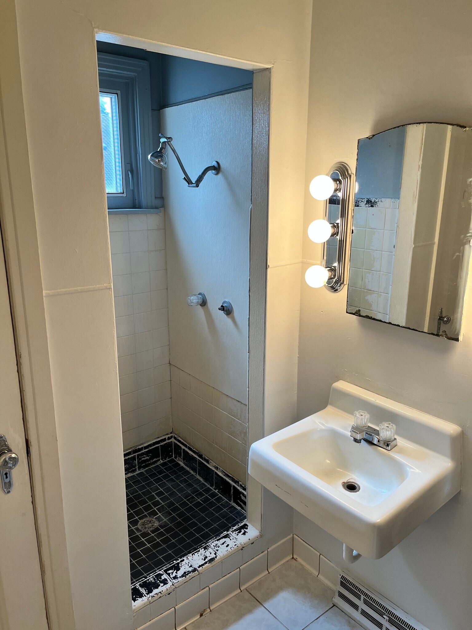 Building Photo - 218 Hammond Ave