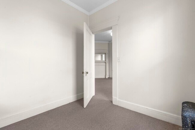 Building Photo - 113 E Main St