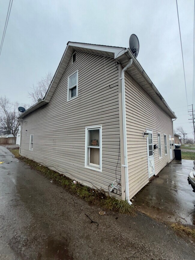 Building Photo - 219 Huston St