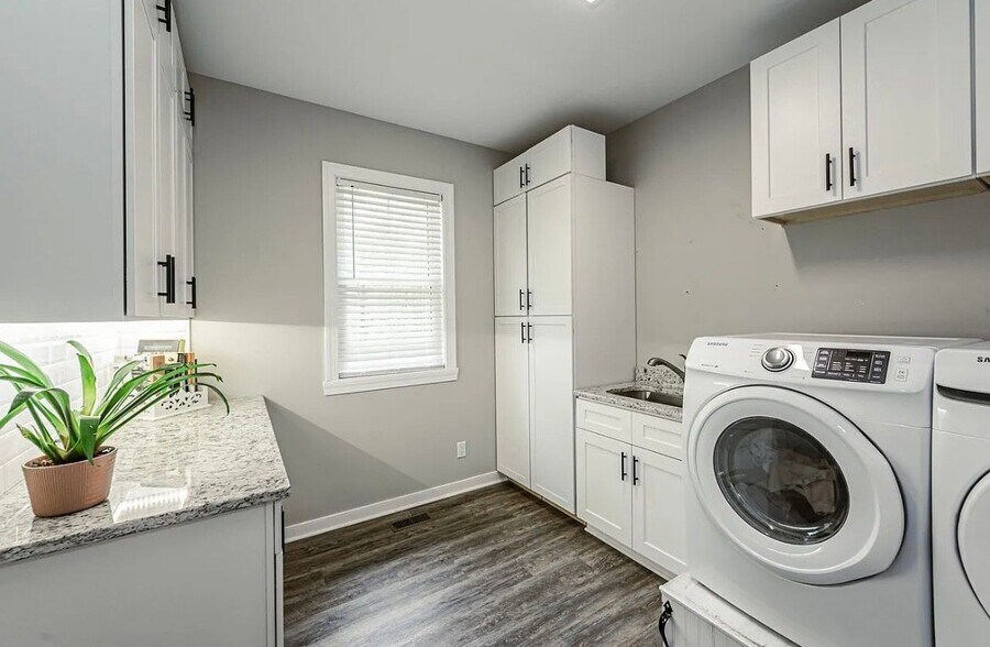 Building Photo - 421 Pagebrook Dr