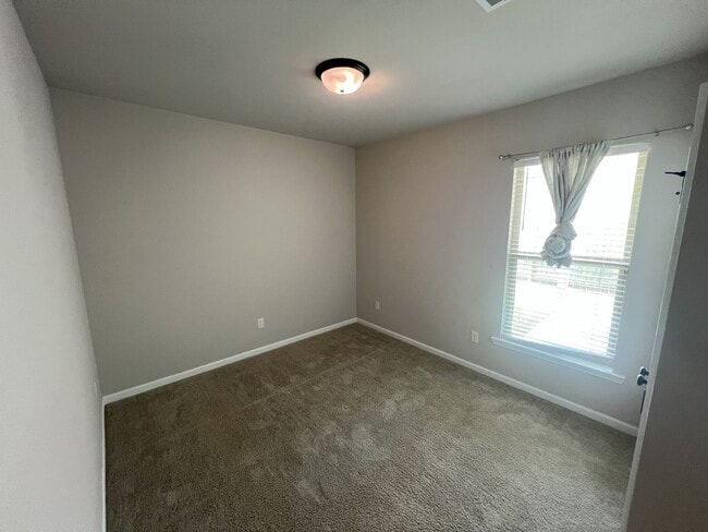 Building Photo - Charming 4 Bedroom, 2 bath Home in Gonzale...