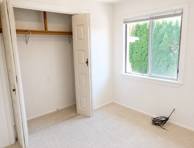 Building Photo - Charming 2-Bed Home in Fairhaven Neighborhood!