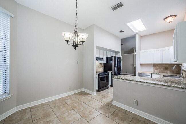 Building Photo - 6158 Valley Clf