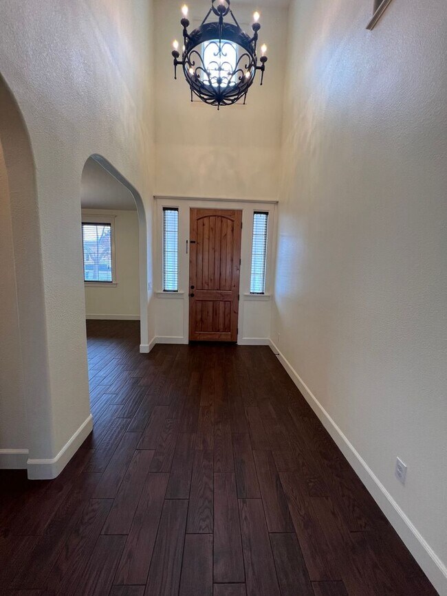 Building Photo - 14816 Huckleberry Dr