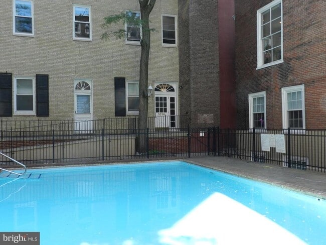 Building Photo - 1008-20 Spruce St