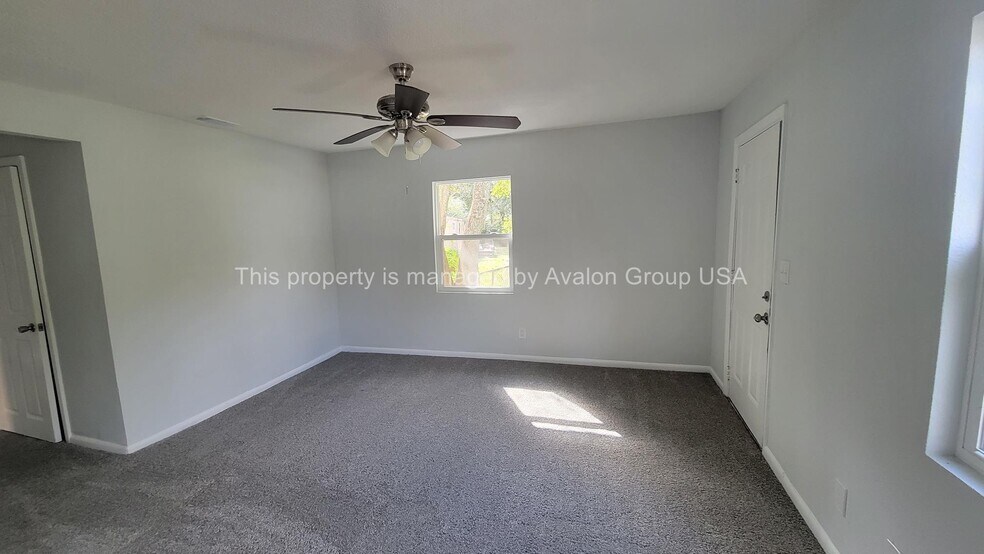 Building Photo - 5230 Amazon Ave