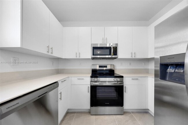 Building Photo - 2751 SE 25th Ave